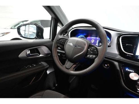 New 2024 Chrysler Pacifica Touring FWD image 26