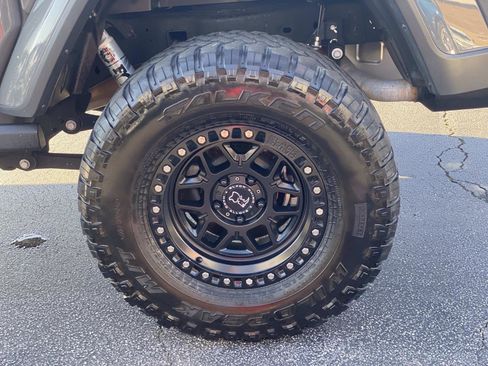 Certified 2021 Jeep Gladiator Sport image 14