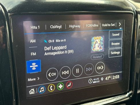 Used 2023 Chevrolet Traverse LT w/ Rear Camera Mirror Package image 29