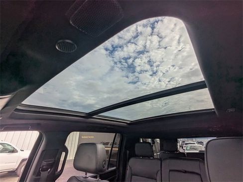 Used 2024 GMC Yukon XL Denali image 24