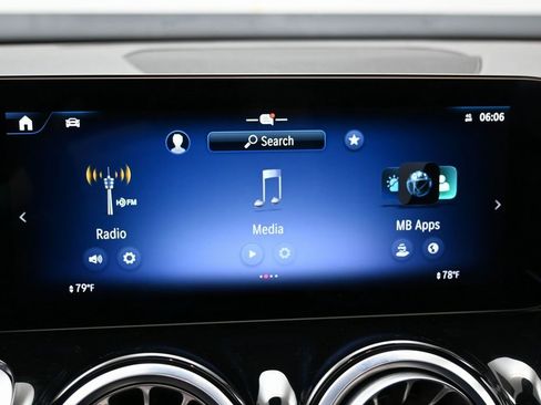 Used 2024 Mercedes-Benz EQB 250+ image 30