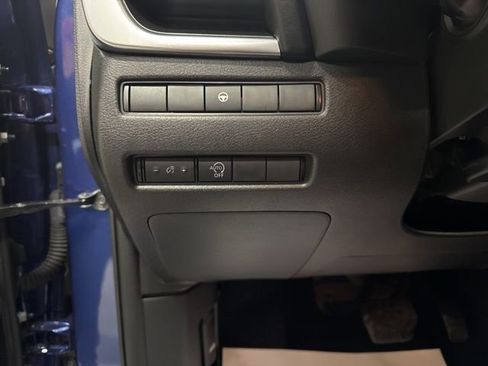 Used 2023 Nissan Rogue SV image 25