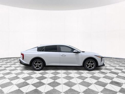 New 2026 Kia K4 FWD image 9