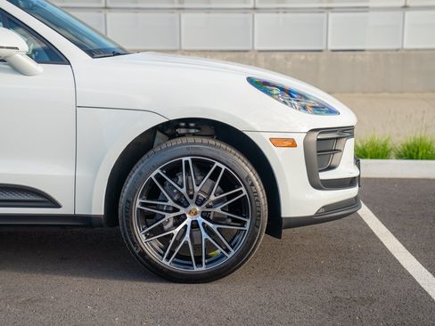 Certified 2026 Porsche Macan AWD/4WD image 9