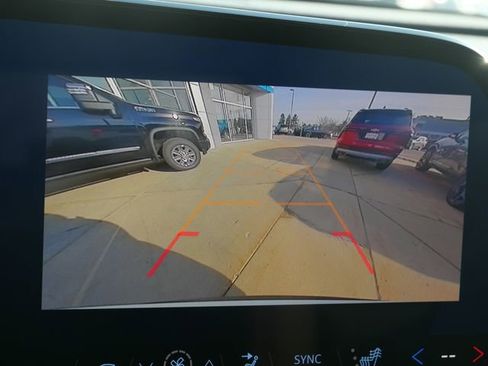 Used 2025 Chevrolet Traverse LT image 30