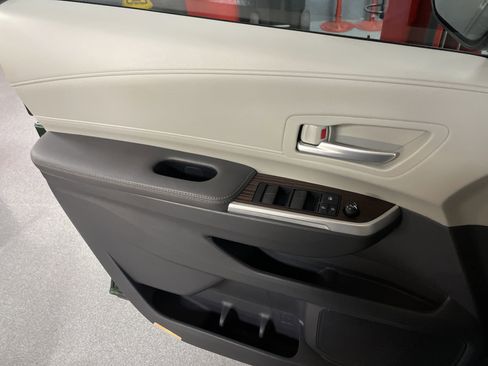 Certified 2022 Toyota Sienna XLE image 14