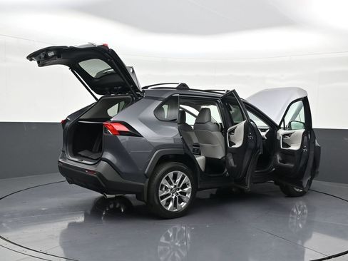 Used 2025 Toyota RAV4 XLE Premium image 32