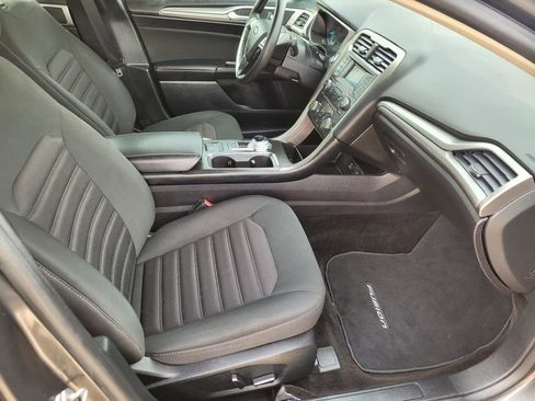 Used 2018 Ford Fusion SE image 10