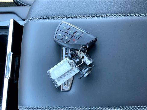 Used 2025 GMC Yukon Denali AWD/4WD image 15