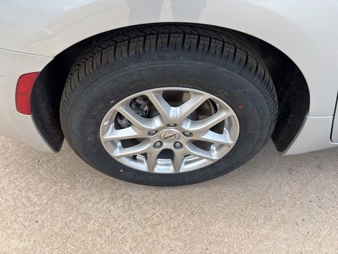 Used 2024 Chrysler Pacifica Touring-L FWD image 11