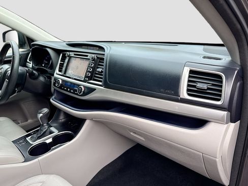 Used 2014 Toyota Highlander XLE image 31
