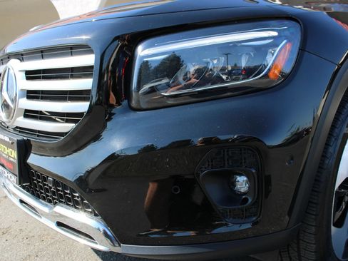 Used 2025 Mercedes-Benz GLB 250 4MATIC image 4