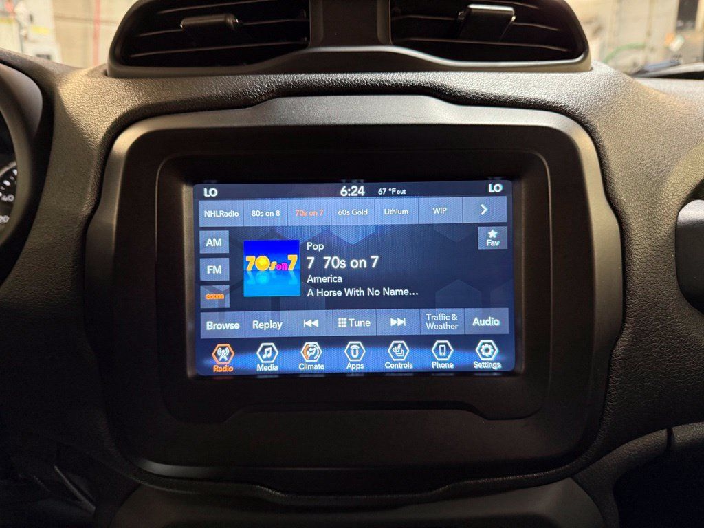 Used 2020 Jeep Renegade Latitude w/ Cold Weather Group AWD/4WD image 11