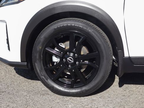 Used 2023 Nissan Kicks SR w/ SR Premium Package FWD image 43