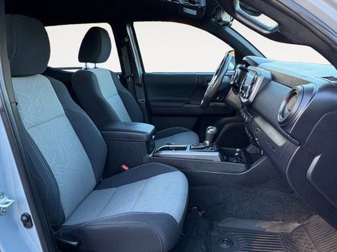 Used 2021 Toyota Tacoma TRD Off-Road image 12