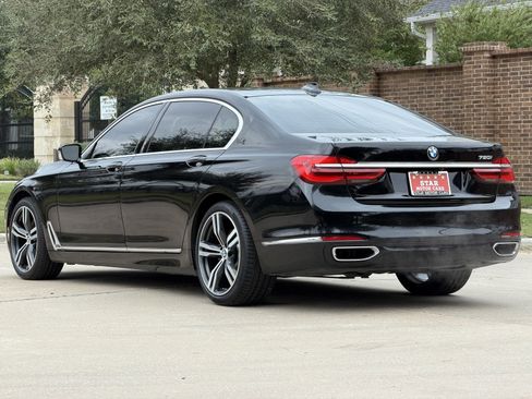 Used 2019 BMW 750i image 16