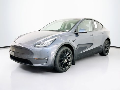 Used 2023 Tesla Model Y Long Range AWD/4WD image 3