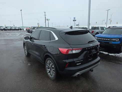 Certified 2022 Ford Escape Titanium w/ Class II Trailer Tow Package image 5
