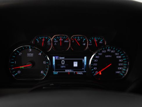 Used 2020 Chevrolet Suburban LT AWD/4WD image 34