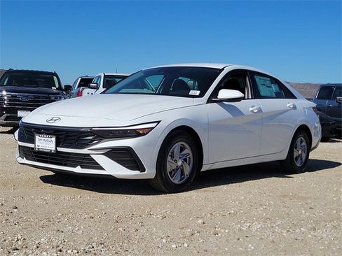 New 2025 Hyundai Elantra SE image 5