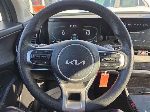 Used 2023 Kia Sportage LX image 14