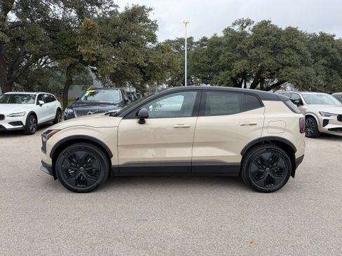 New 2026 Volvo EX30 Cross Country Ultra image 3