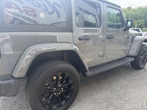 Used 2023 Jeep Wrangler Unlimited Sahara AWD/4WD image 5