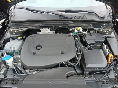 Used 2023 Volvo XC40 B5 Plus w/ Driver Assist Package image 38