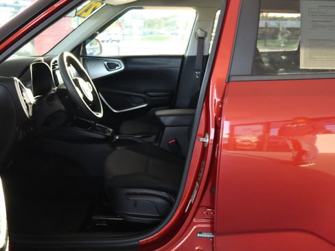Used 2021 Kia Soul LX image 15