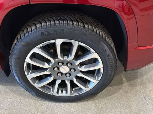 Used 2021 GMC Acadia Denali w/ Denali Ultimate Package AWD/4WD image 10