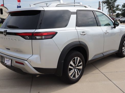 Used 2025 Nissan Pathfinder SL w/ Cargo Package AWD/4WD image 5