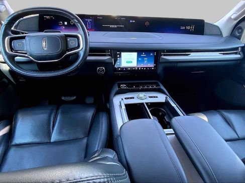 Certified 2025 Lincoln Navigator Reserve AWD/4WD image 16