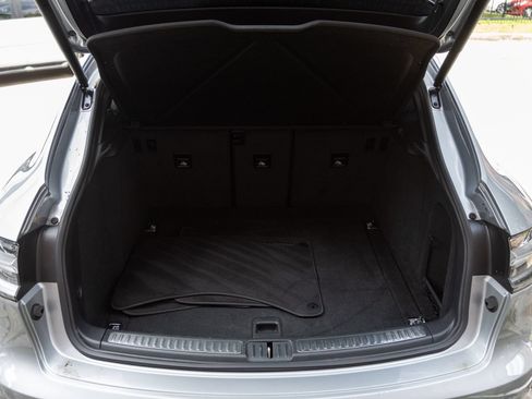 Certified 2024 Porsche Macan AWD/4WD image 30