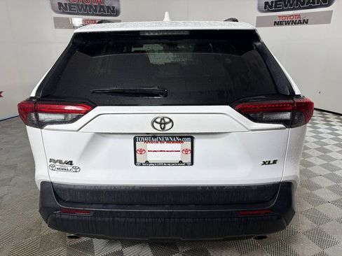 Used 2020 Toyota RAV4 XLE Premium FWD image 5
