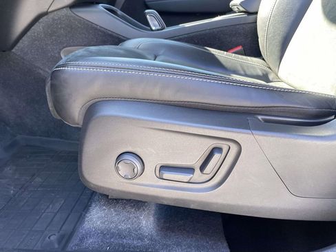 Used 2022 Volvo XC40 T4 R-Design w/ Advanced Package image 8