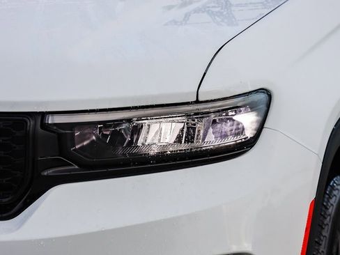 New 2025 Jeep Grand Cherokee Altitude image 5