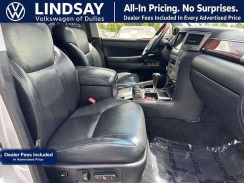 Used 2013 Lexus LX 570 4WD w/ Luxury Pkg image 12