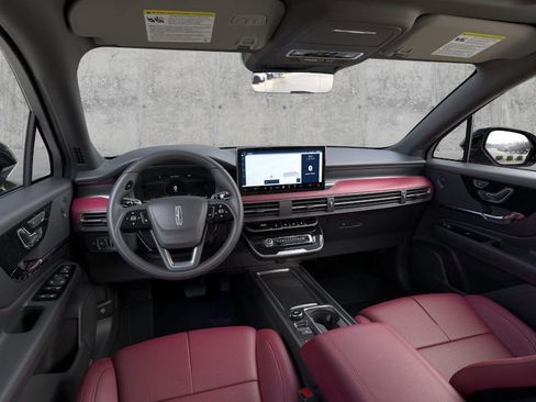 New 2025 Lincoln Corsair Reserve w/ Equipment Group 202A image 9