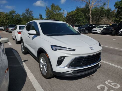 Certified 2024 Buick Encore GX Preferred w/ Comfort Package image 3