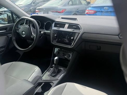Used 2021 Volkswagen Tiguan SE FWD image 7