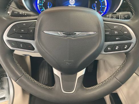 Used 2023 Chrysler Pacifica Limited image 19