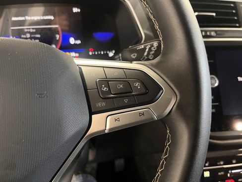 Used 2024 Volkswagen Tiguan SE image 26