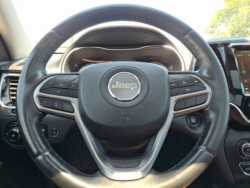 Used 2019 Jeep Cherokee Limited image 21