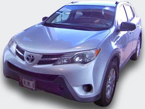 Used 2015 Toyota RAV4 LE AWD/4WD image 2