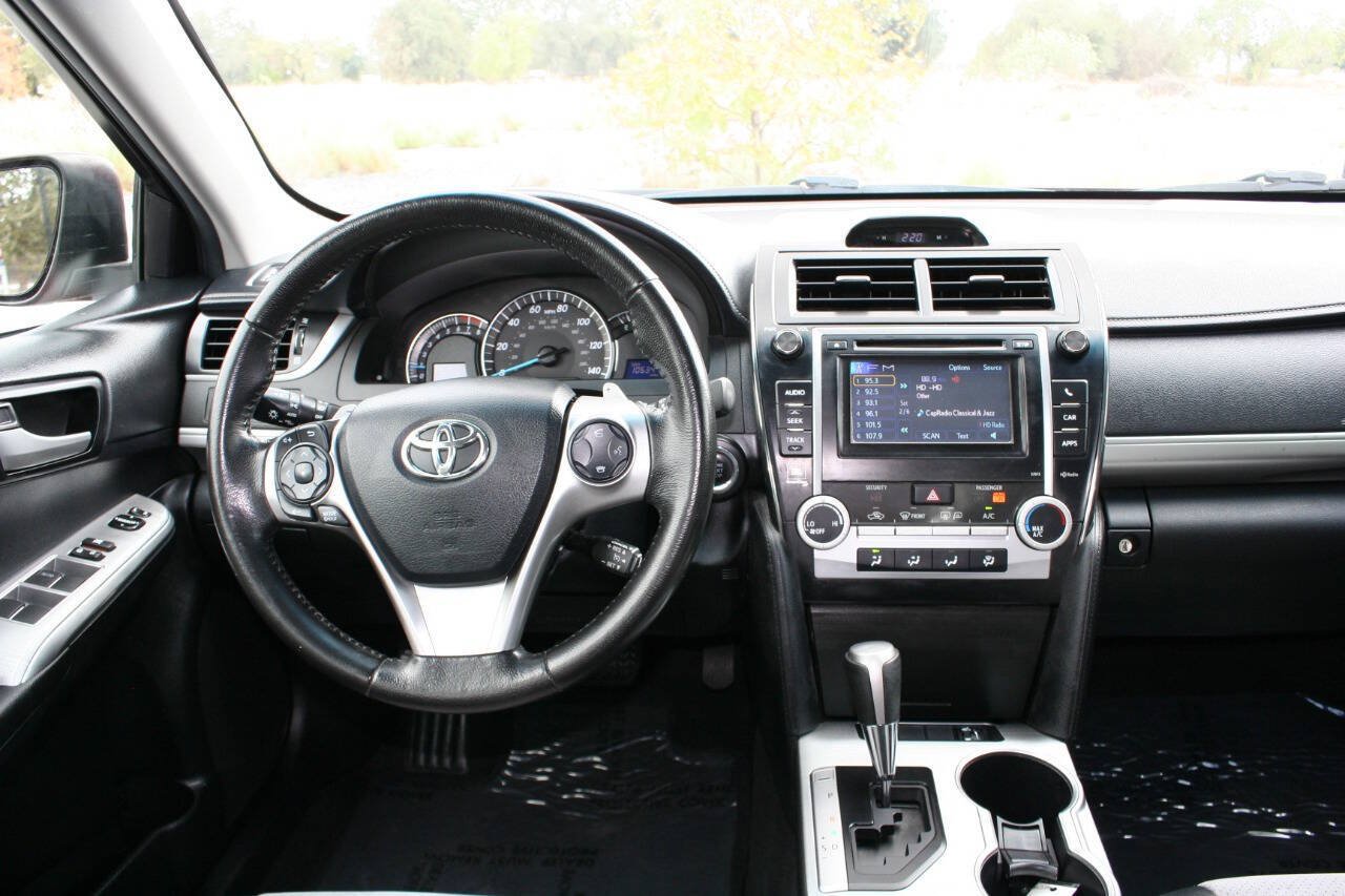 Used 2012 Toyota Camry SE w/ Leather Pkg FWD image 10