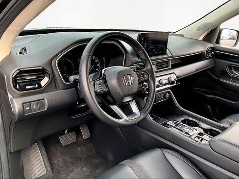 Used 2023 Honda Pilot Touring image 14