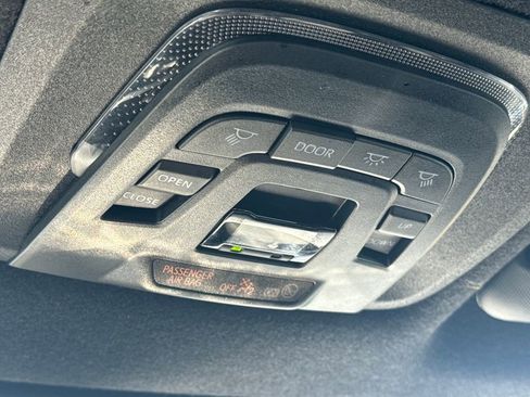 Used 2025 Toyota Corolla Cross AWD Hybrid image 31