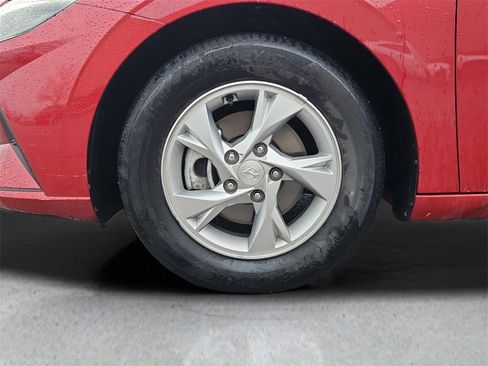 Certified 2023 Hyundai Elantra SE image 30