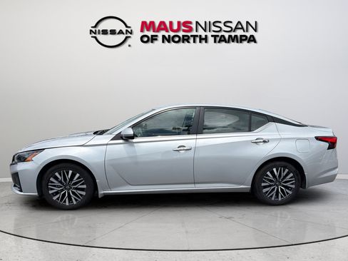 Certified 2023 Nissan Altima 2.5 SV FWD image 5