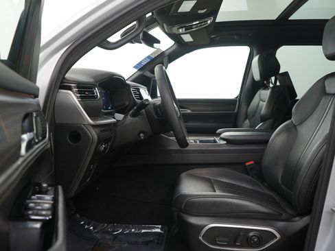 Used 2023 Jeep Wagoneer L Series II w/ Premium Group I image 23